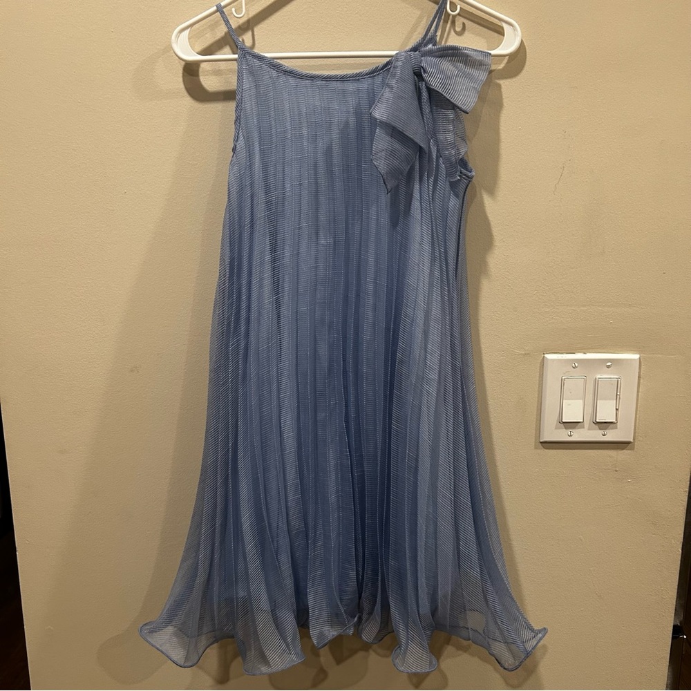 Girls pleated Blue Sleeveless Dress with Bow. Size 11-13